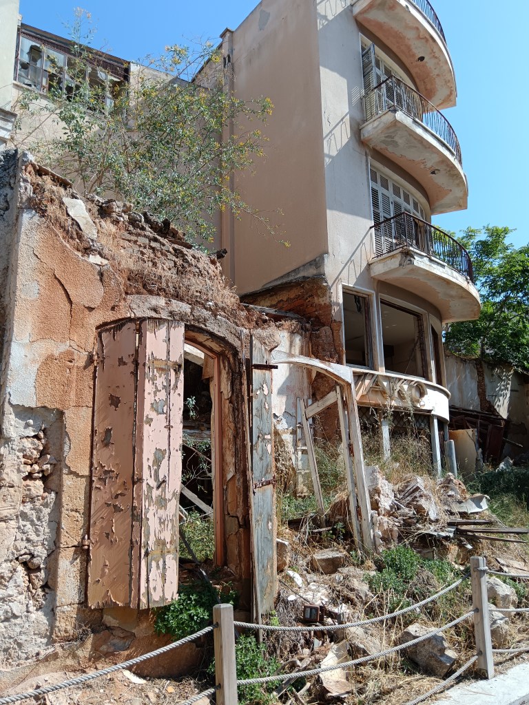 Rapistunut rakennus Varoshassa. 